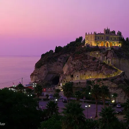 Dimora Poseidon לינה וארוחת בוקר טרופאה