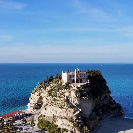 Dimora Poseidon 4* טרופאה